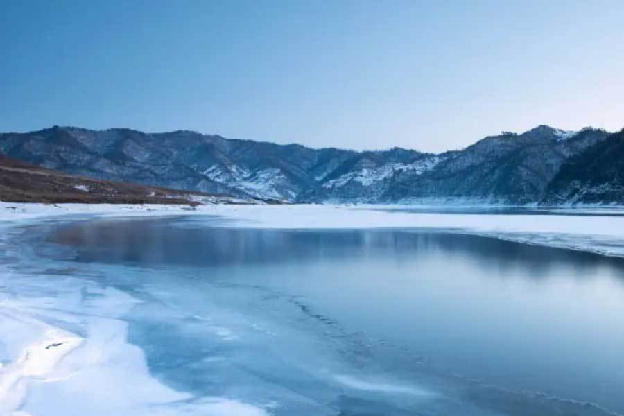 热门动漫推出周边产品，粉丝抢购