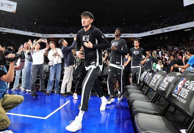 NBA中国赛-曾凡博未登场篮网罚球准绝杀险勝(shèng)太阳 佈(bù)尅(kè)18+5+5