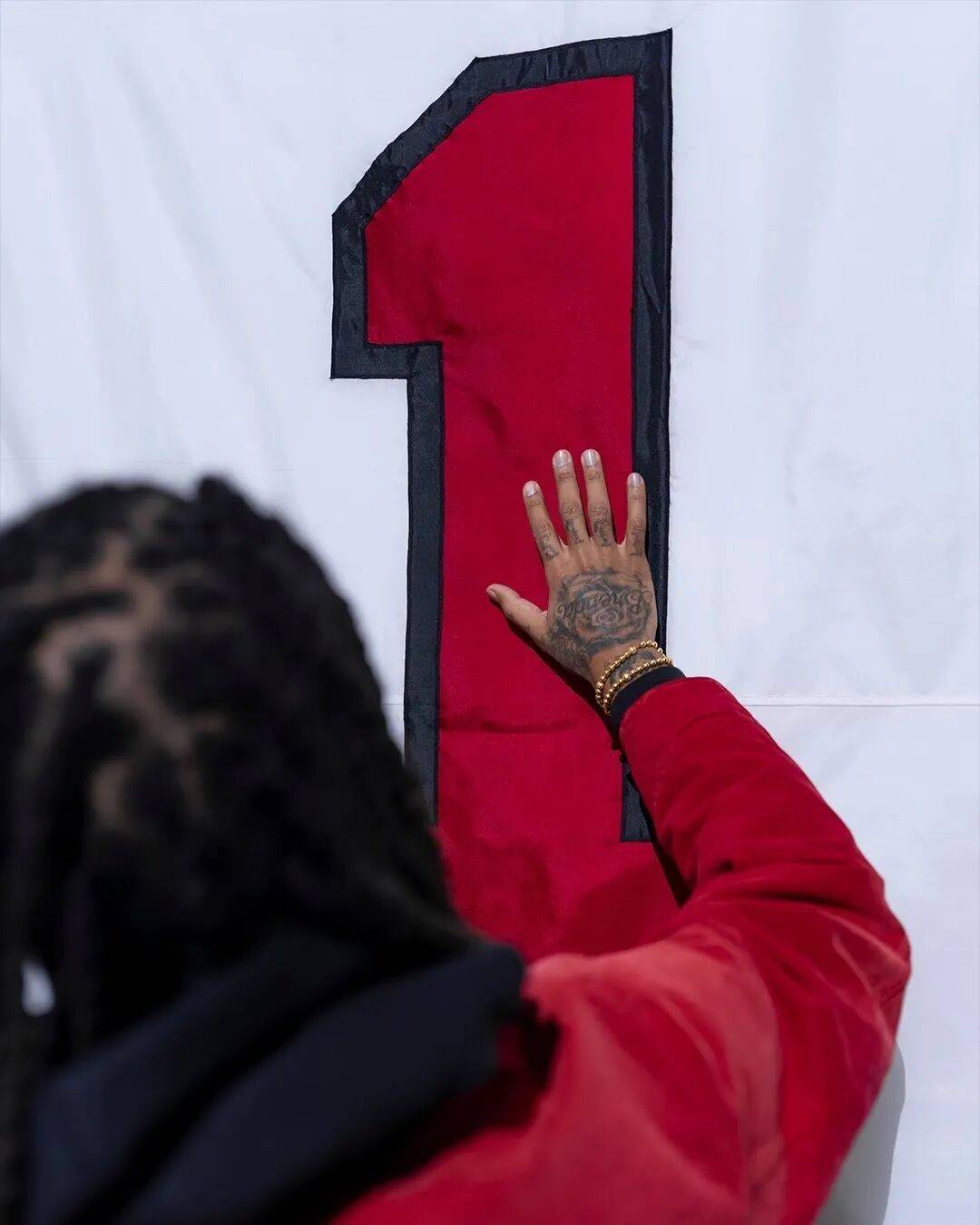 最浪漫的球衣退役仪式,属于最好的罗斯