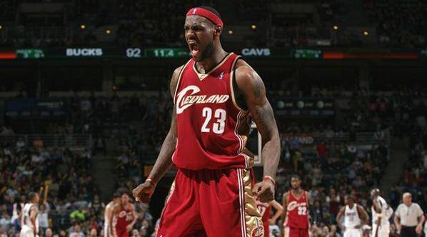 开始退役巡演?NBA官方为詹姆斯定制球衣,退役仪式倒计时