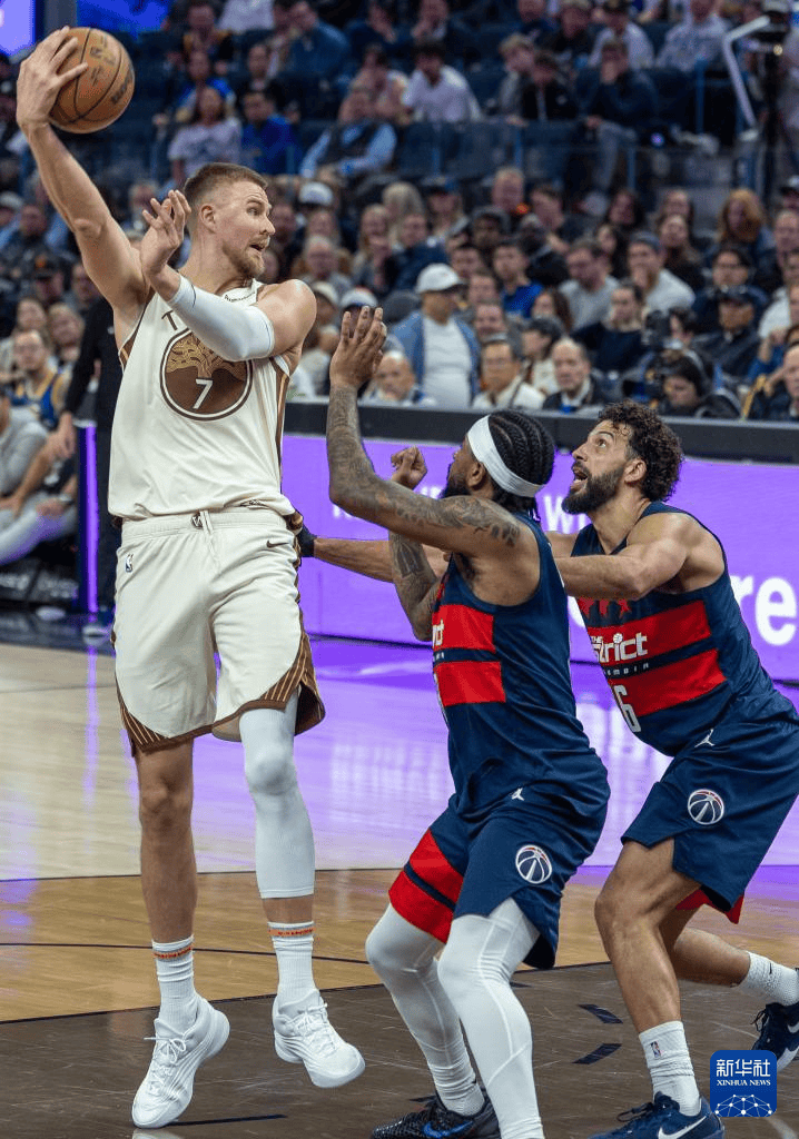 NBA常规赛：勇士胜奇才